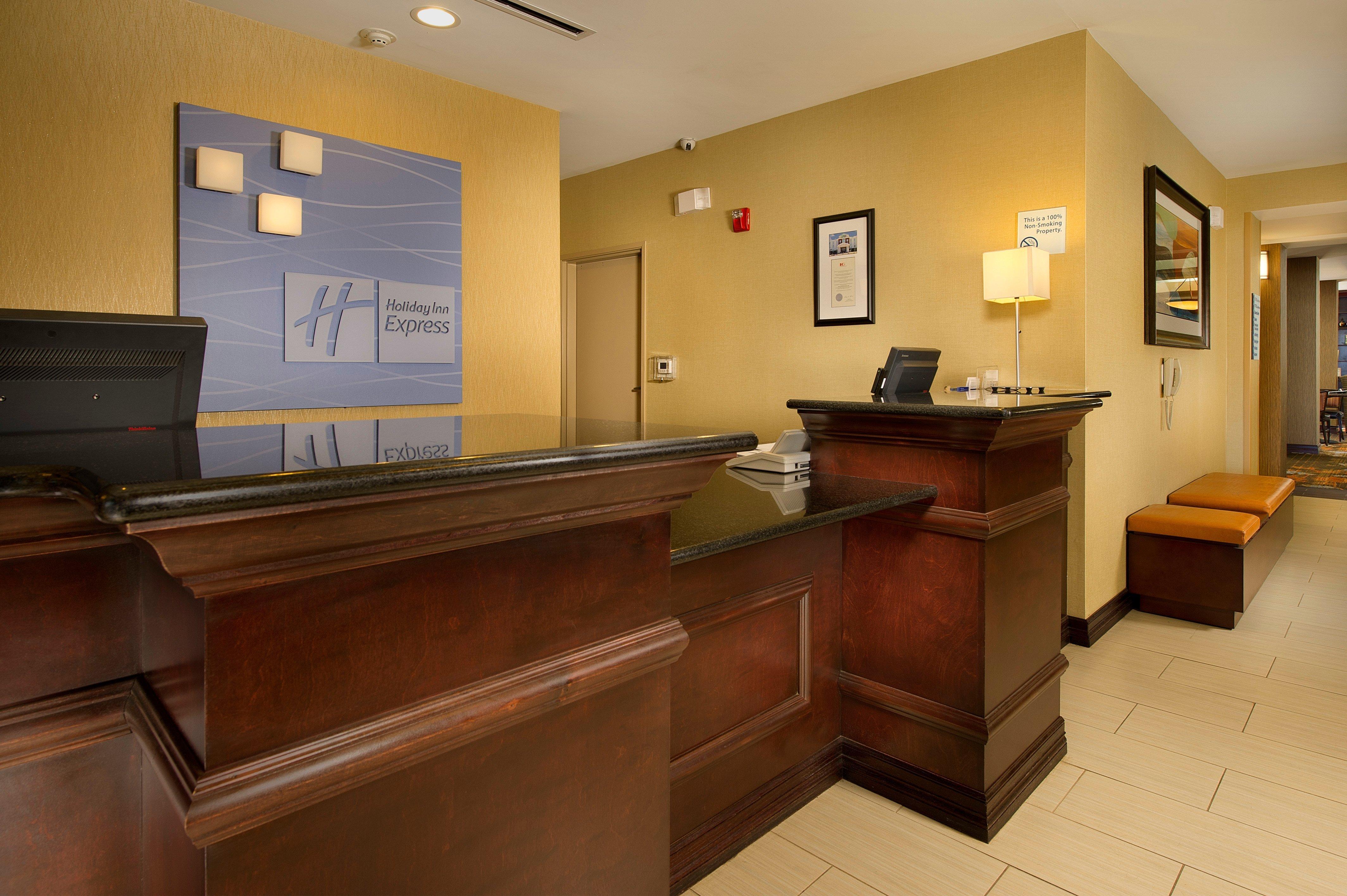 Holiday Inn Express Uvalde, An Ihg Hotel Exterior photo