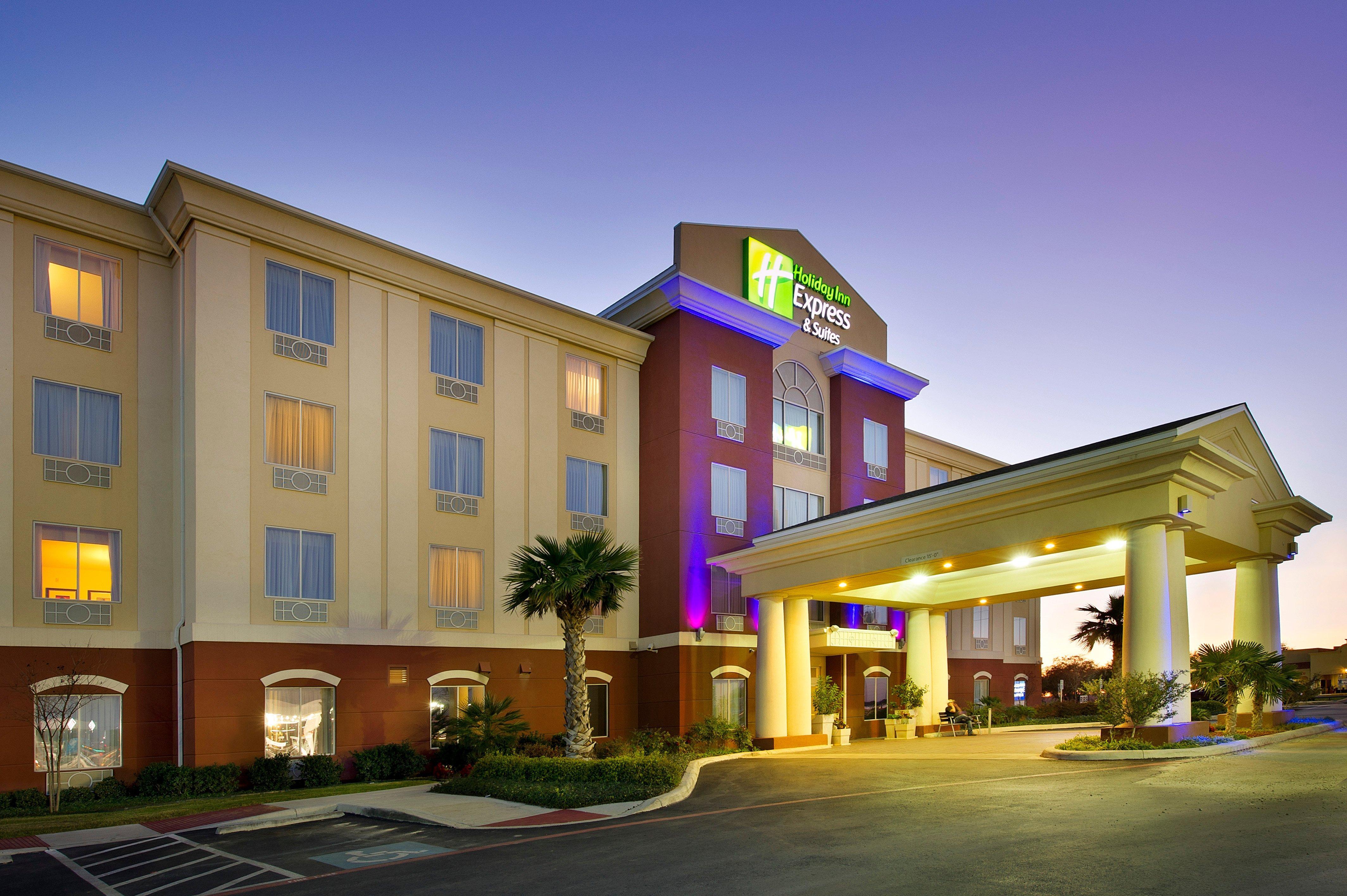 Holiday Inn Express Uvalde, An Ihg Hotel Exterior photo