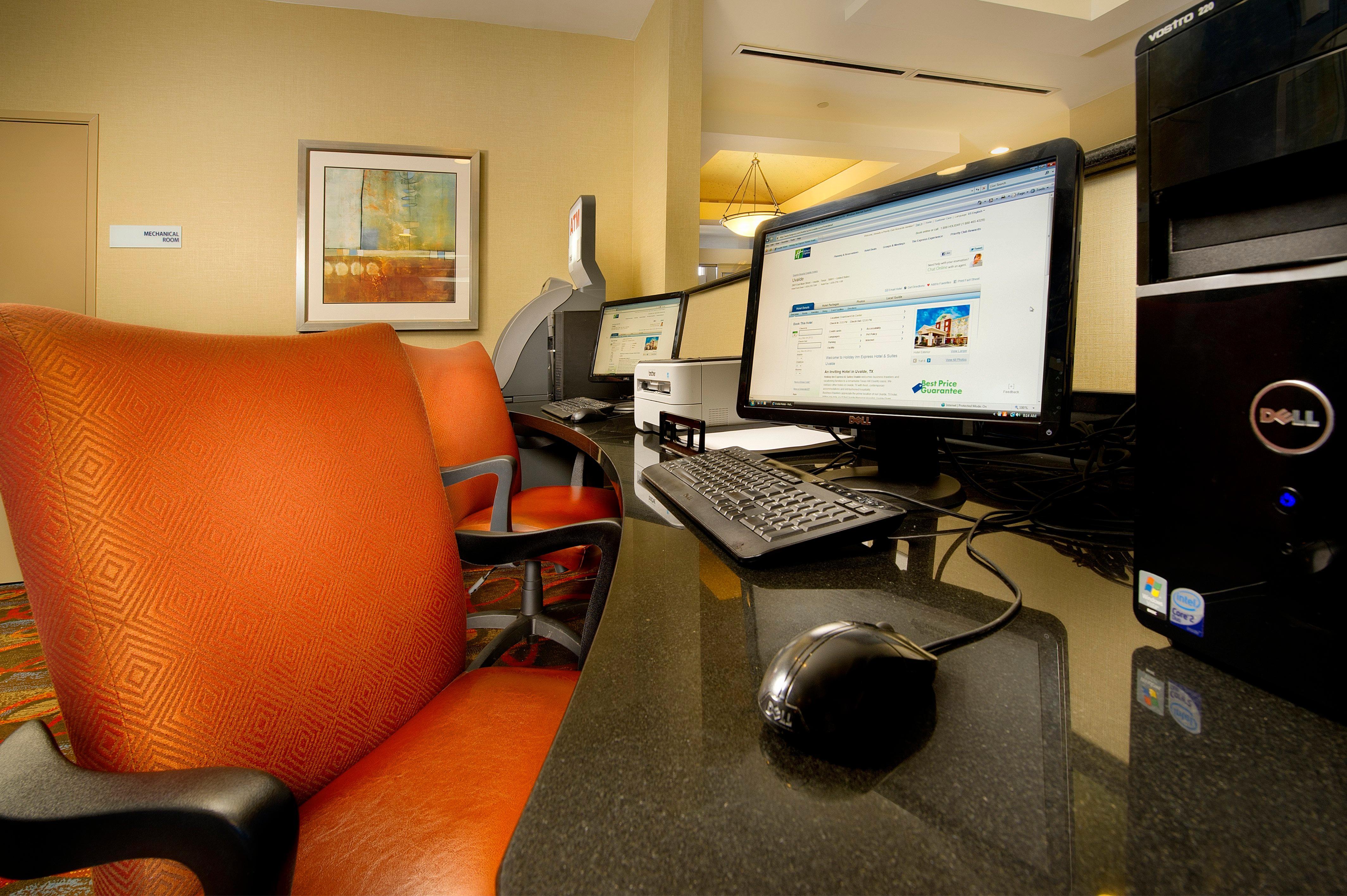 Holiday Inn Express Uvalde, An Ihg Hotel Exterior photo