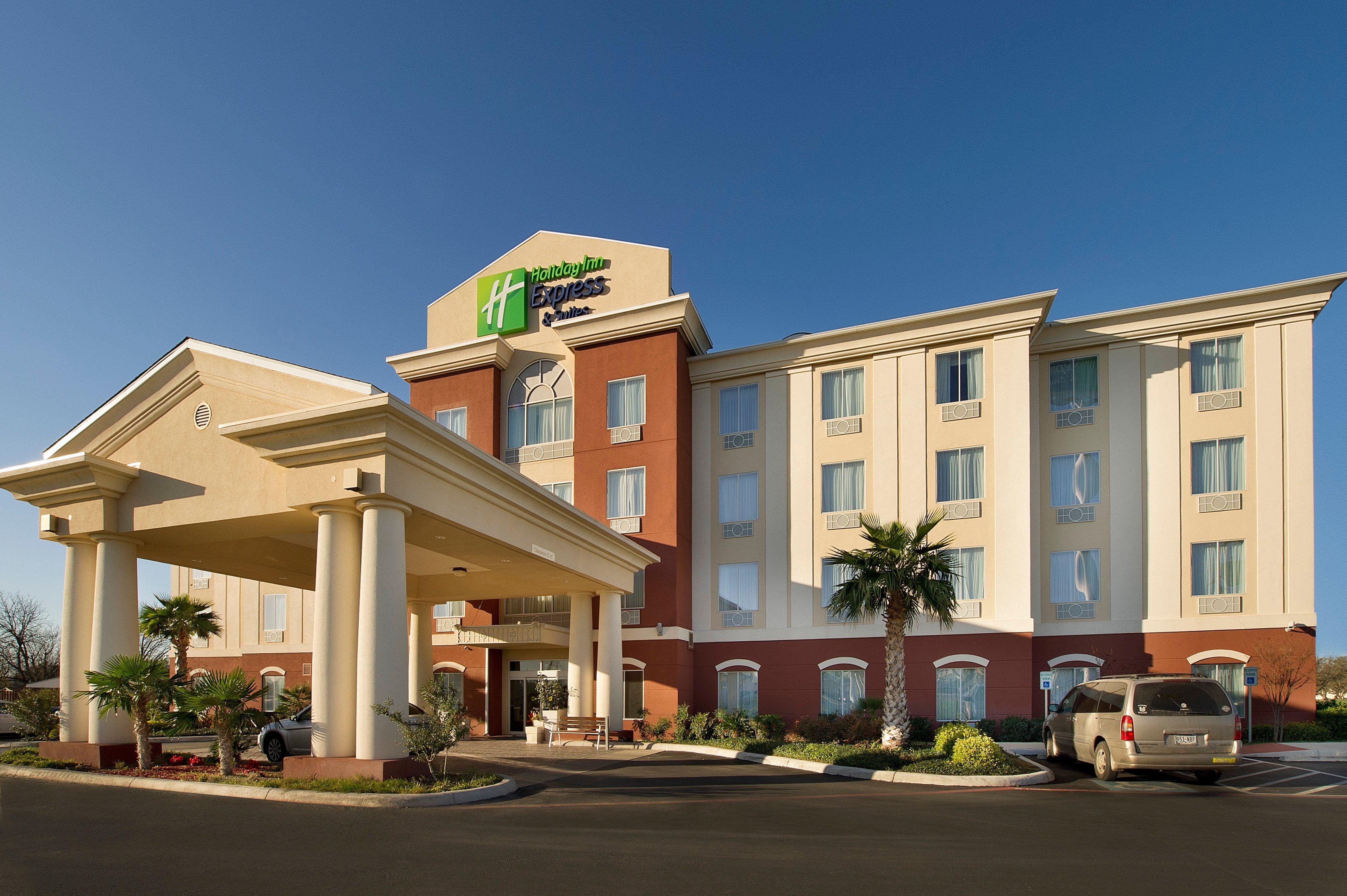 Holiday Inn Express Uvalde, An Ihg Hotel Exterior photo